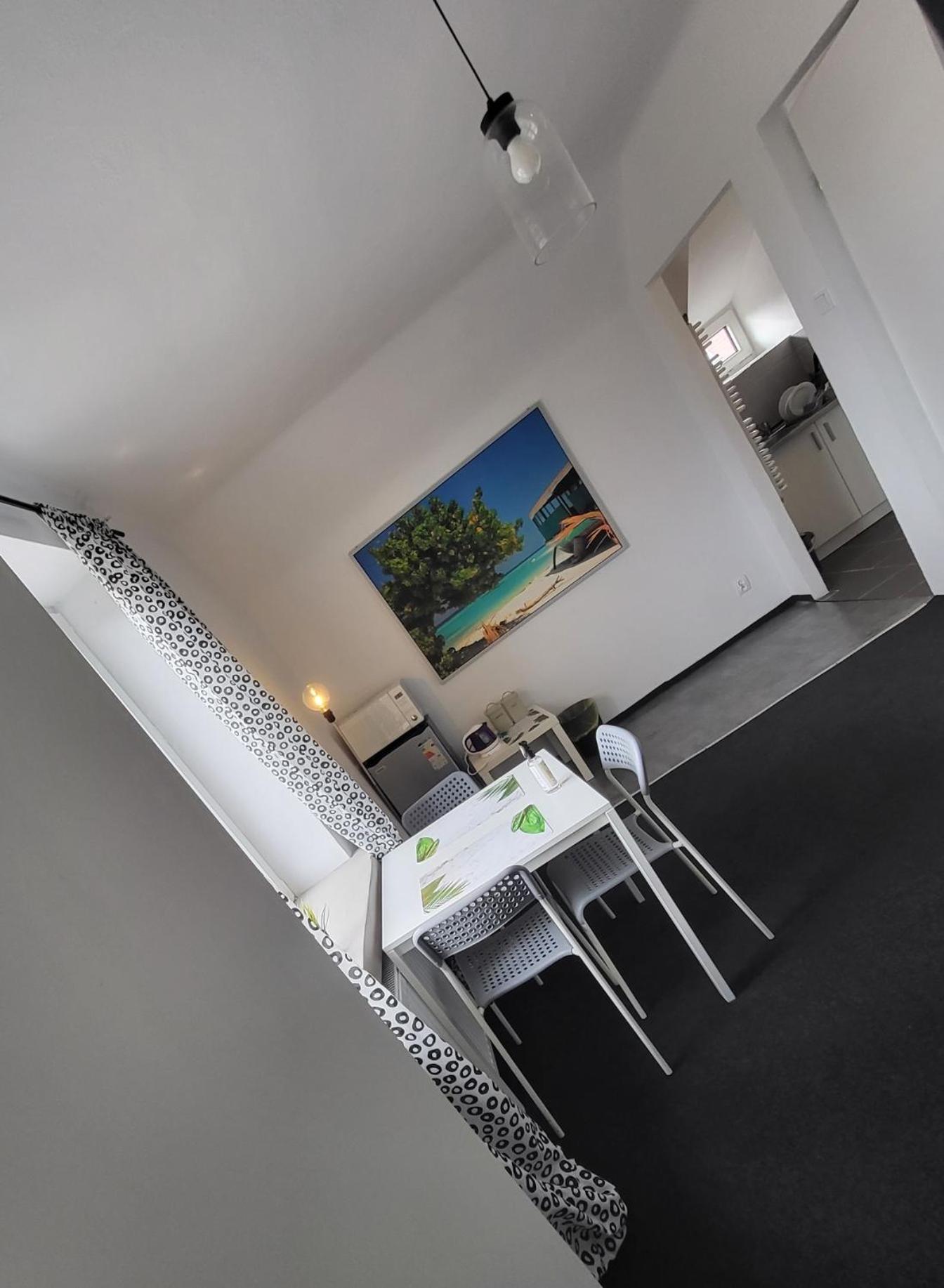 Charmed Homestay - Zaczarowany Varsavia Esterno foto