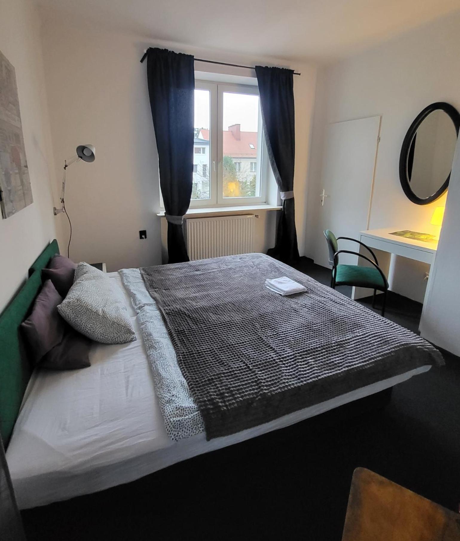 Charmed Homestay - Zaczarowany Varsavia Esterno foto