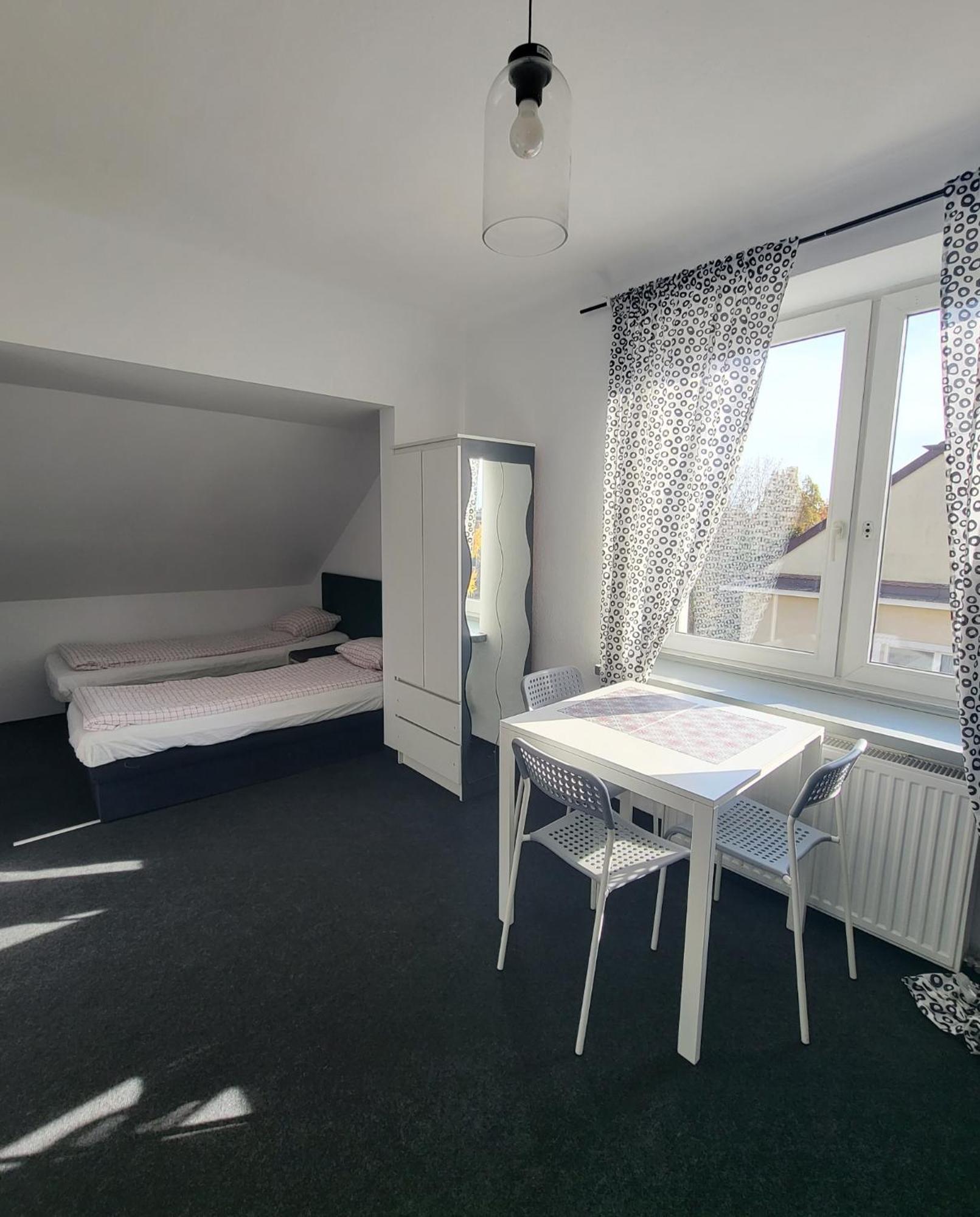 Charmed Homestay - Zaczarowany Varsavia Esterno foto